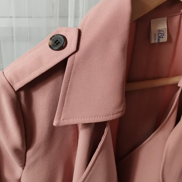 Beautiful Pink Women's Jacket, fits like a Medium - Picture 8 of 8